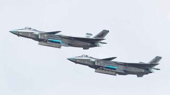 揭秘殲-20圖片，中國五代戰(zhàn)機的卓越風(fēng)采，揭秘殲-20五代戰(zhàn)機卓越風(fēng)采，戰(zhàn)機實拍圖展示中國力量