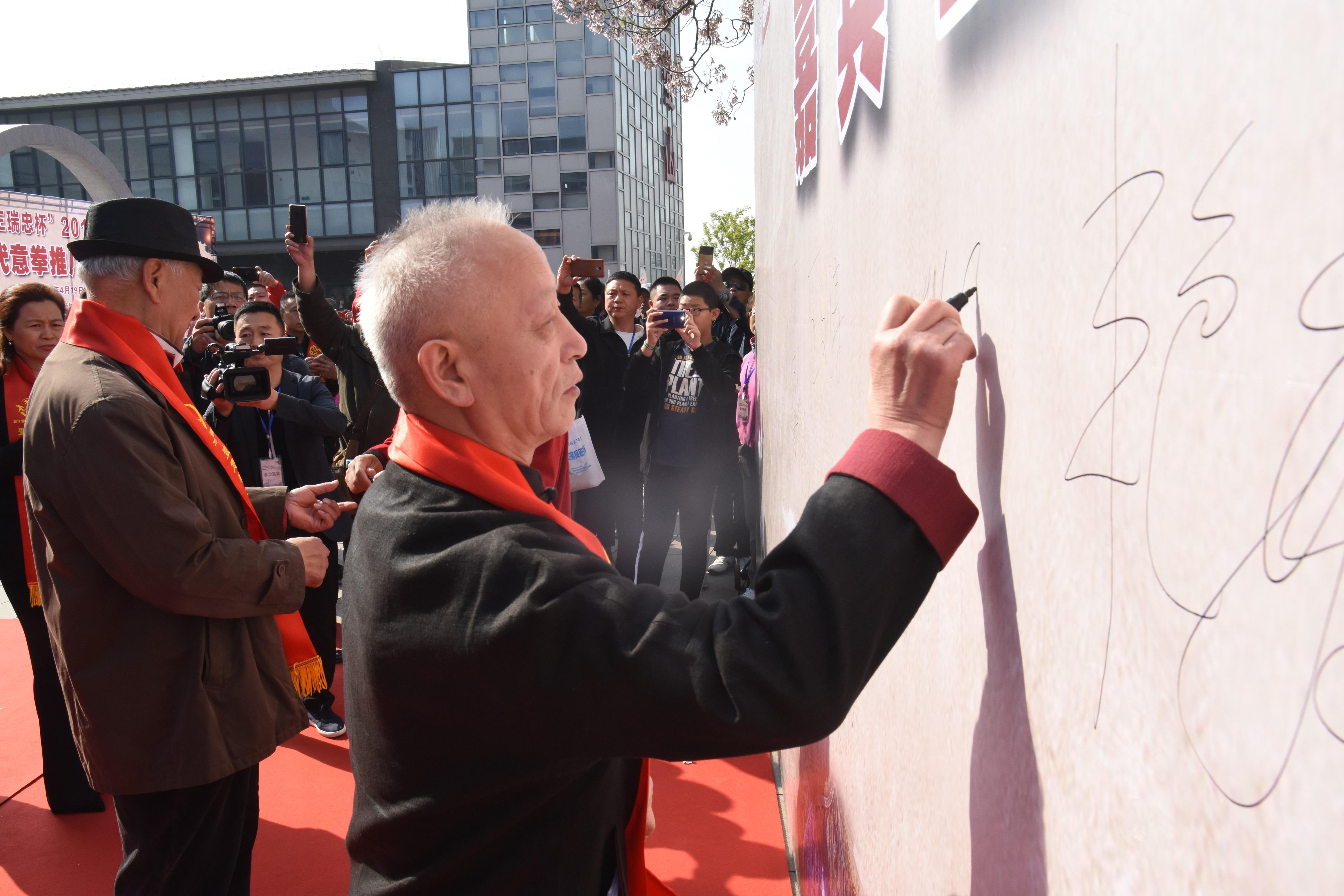 王中王論壇免費公開資料一網(wǎng)盡精彩內(nèi)容，王中王論壇，免費公開資料匯聚精彩內(nèi)容