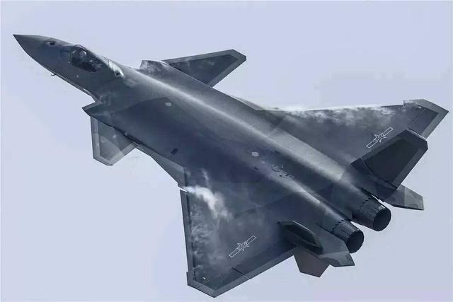 殲-20與F-22空中霸主之爭(zhēng)，性能對(duì)比與未來(lái)展望，殲-20與F-22空中霸主之爭(zhēng)，性能對(duì)比及未來(lái)展望