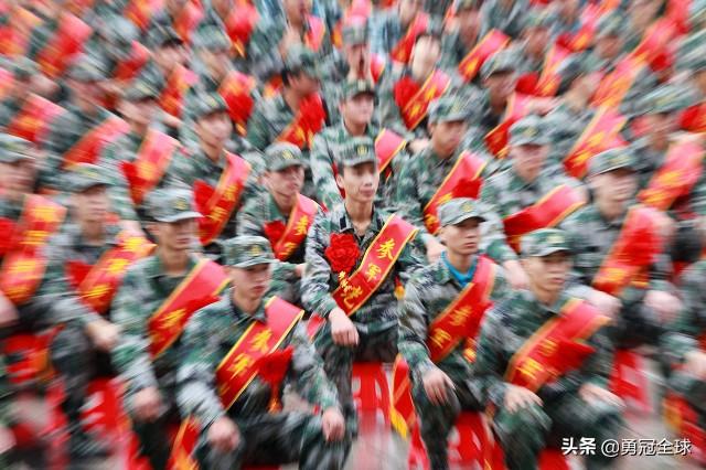 大學(xué)生征兵報(bào)名，邁向軍旅，青春建功，大學(xué)生征兵報(bào)名，邁向軍旅，青春熱血建功立業(yè)